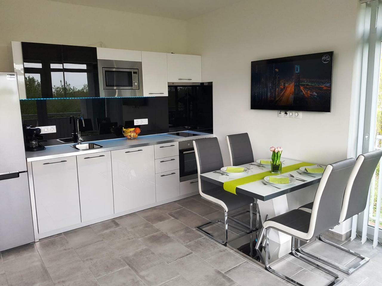 Lakefive Apartments Balatonfuered Ngoại thất bức ảnh